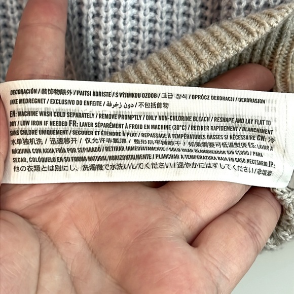 Hollister Striped Cropped V-Neck Sweater Women’s Size Small - Picture 8 of 8